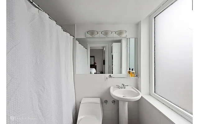 Rented by Douglas Elliman | media 19