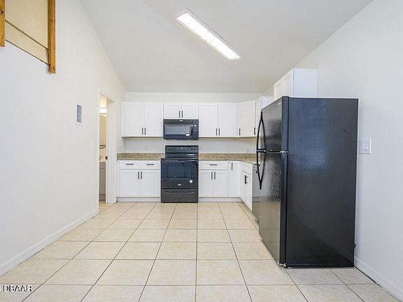 5th image of 1355 Woodward Ave