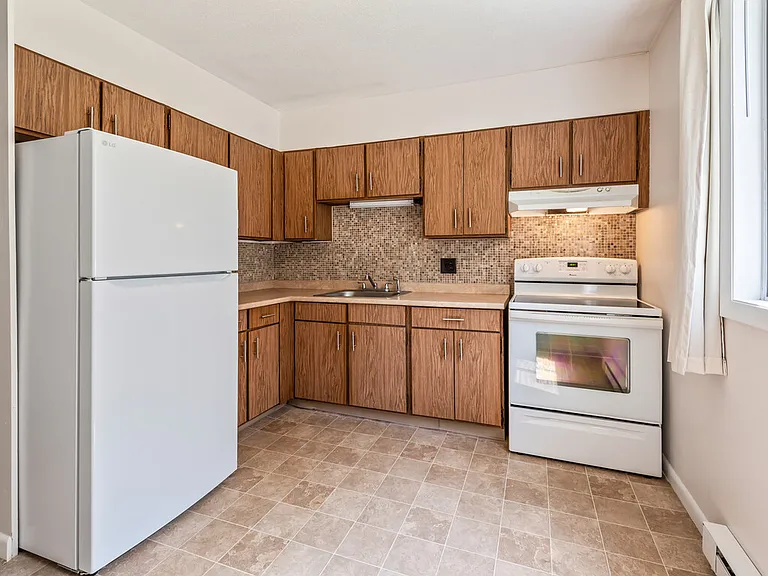 121 Bailey St #D31 — Photo 7