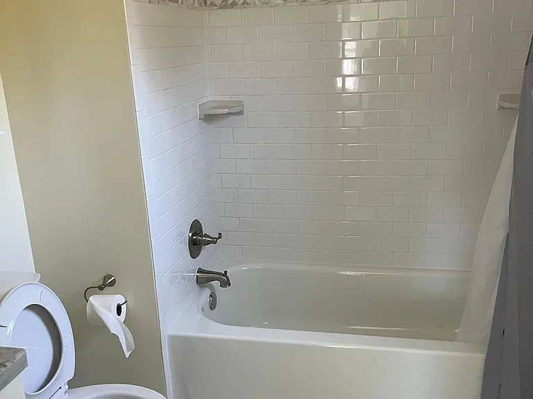 716 Wyndhurst Ave #2 — Photo 14