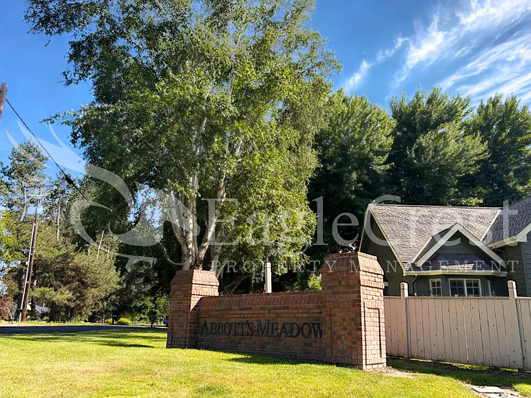1211 Yellowhawk Way #B — Photo 3