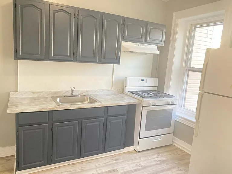 215 S 5th St #2R — Photo 11