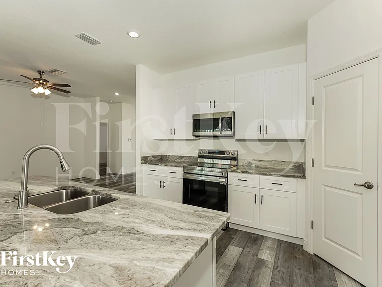 301 Cimarron Ct — Photo 6