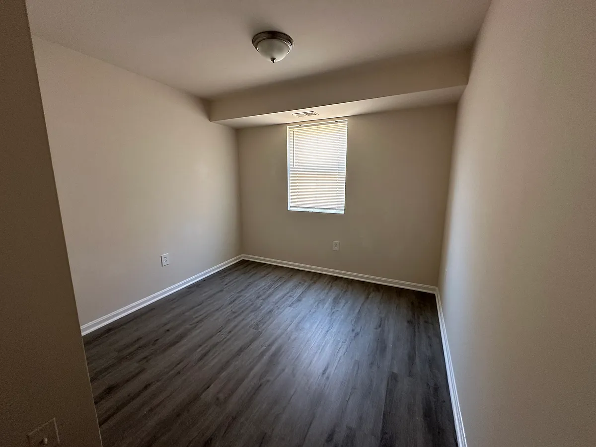 Building Photo - 706 Brandywine St SE #G1