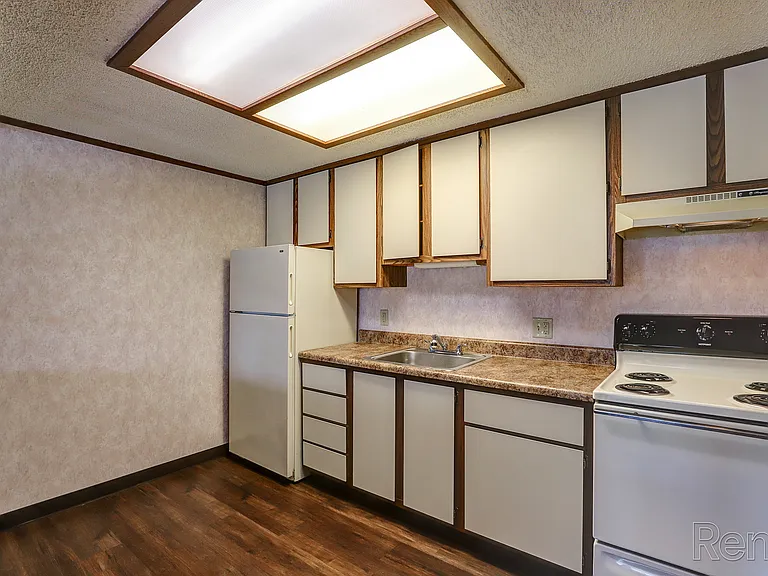 Heathmoore Apartments — Photo 6