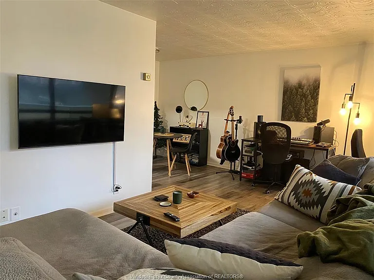 111 Riverside Dr E #107 — Photo 6
