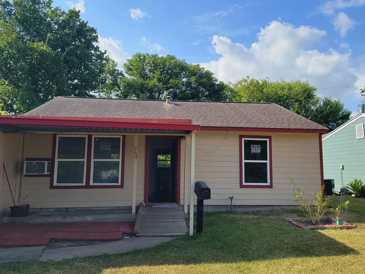 2 bed, 806 sqft, $1,500 — Photo 1