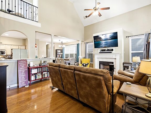 5th image of 1282 Island Pl E