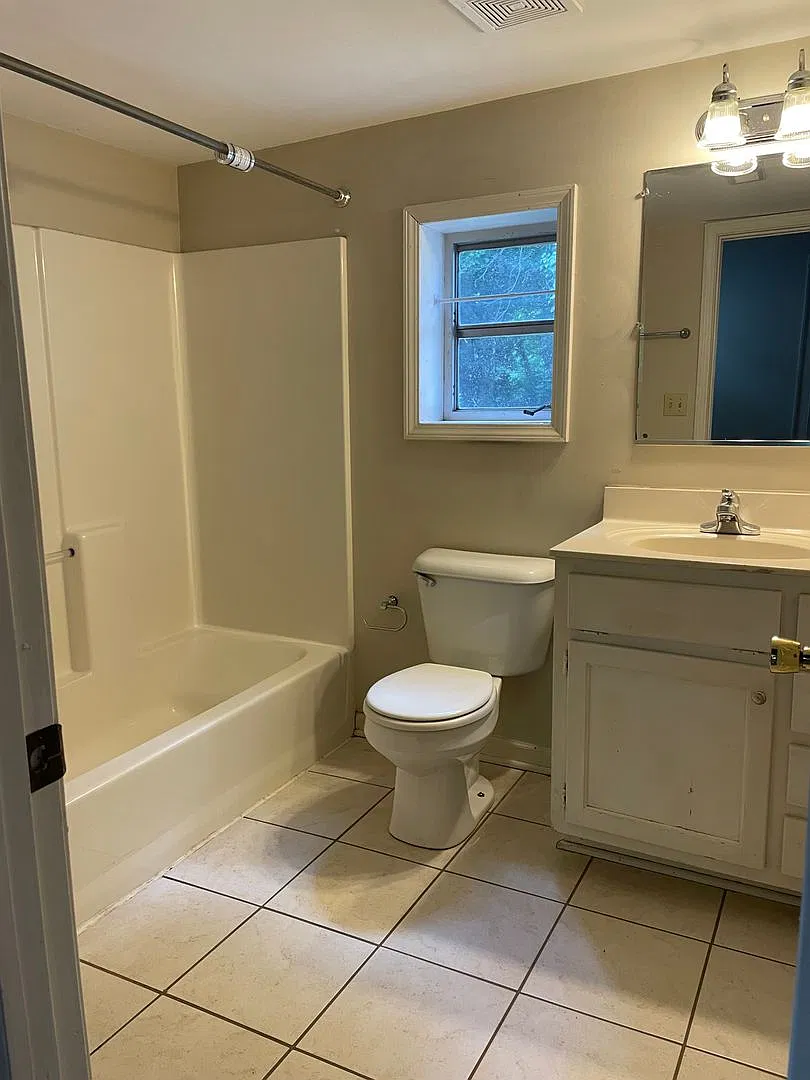 3 Bedroom, 2 Bathroom- House in Rome! — Photo 3