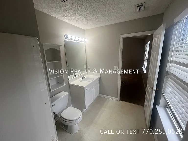229 Bainbridge Cir — Photo 26