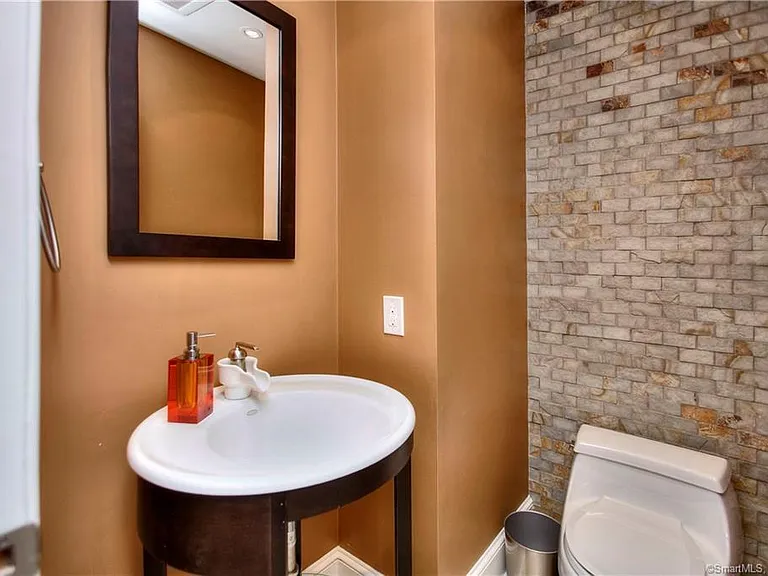450 Center St #15 — Photo 14
