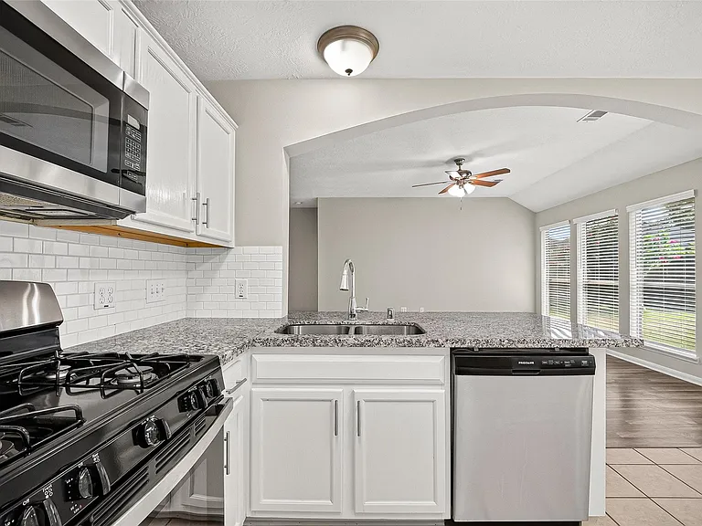 2902 Burgess Hill Ct — Photo 14