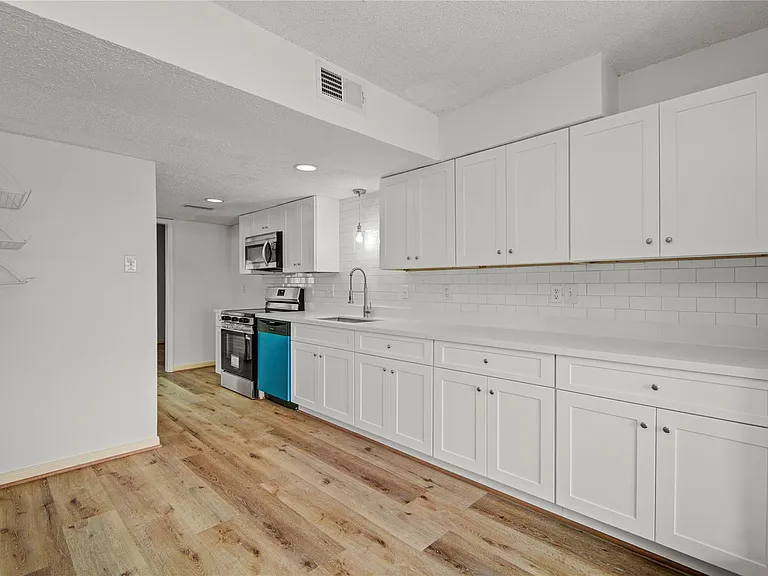 1334 Country Place Dr — Photo 12