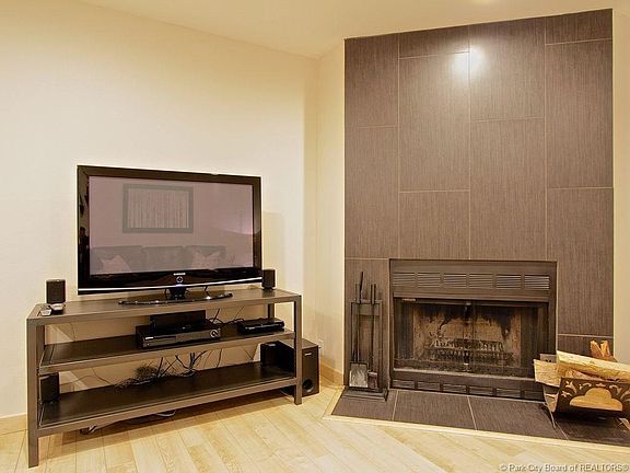 4th image of 1487 Woodside Ave #104B