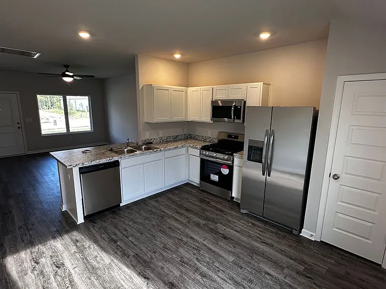 884 Camden Loop — Photo 10