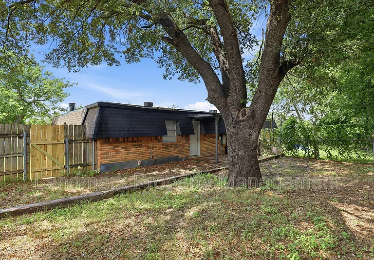 6811 Trail Lake Dr — Photo 26