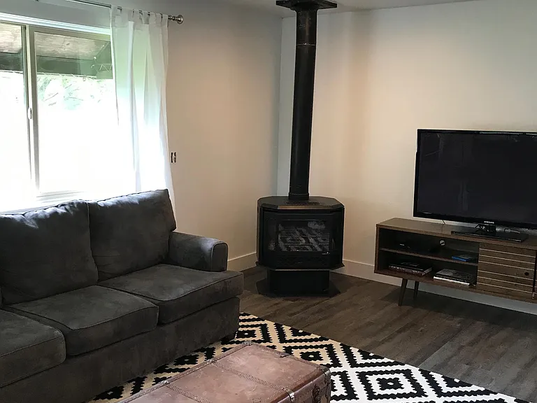1615 Birchwood Ln — Photo 12