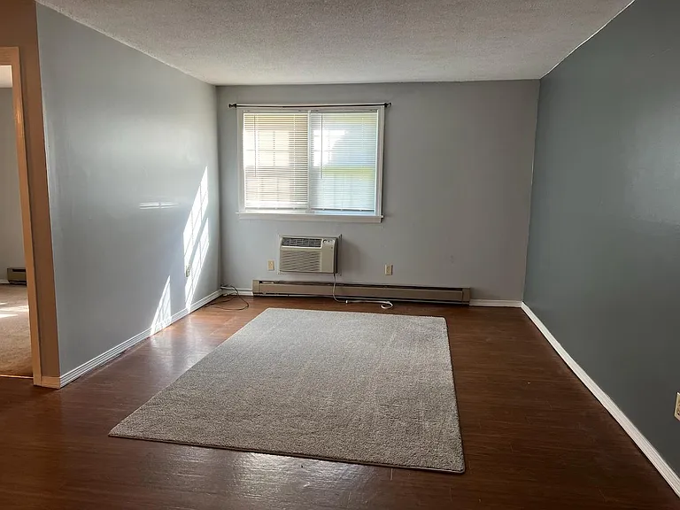 180 Main St #F140 — Photo 3
