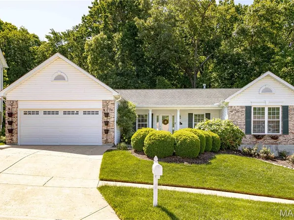 3067 Crystal Lake Dr, Saint Louis, MO 63129