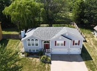 4432 SW Rivulet Dr, Lees Summit, MO 64082