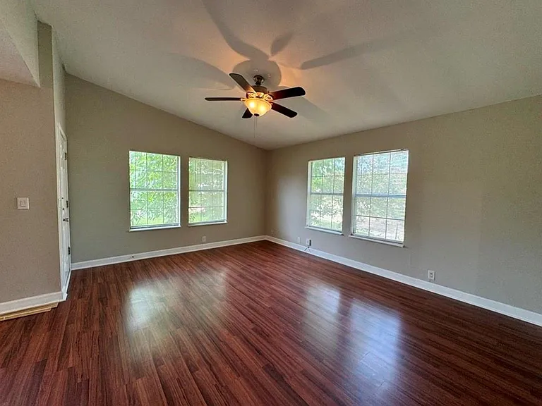 600 Seminole Rd — Photo 3