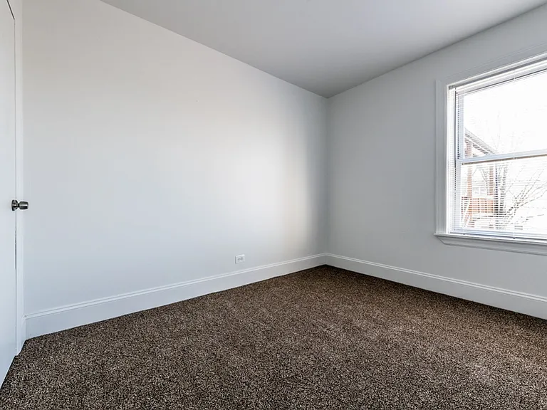 7812 S Emerald Ave — Photo 3