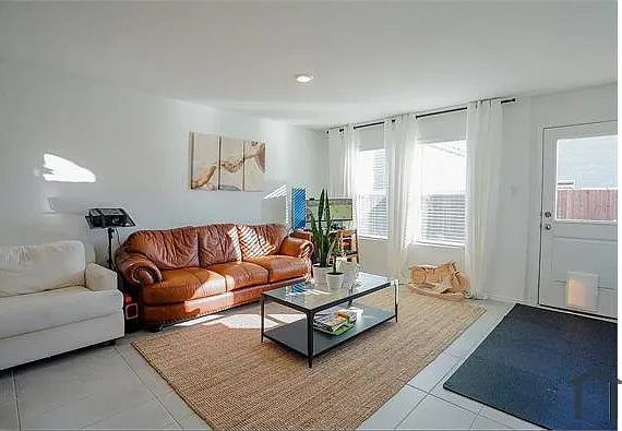 143 Plumcove Dr — Photo 6