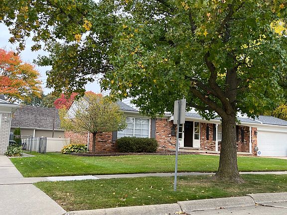 3rd image of 15265 Lakewood Dr