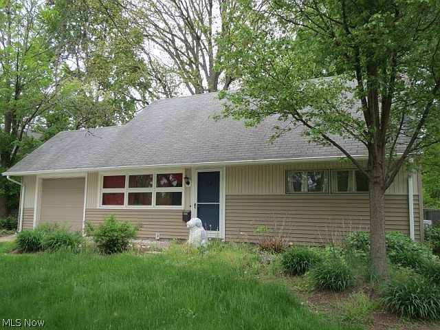 1st image of 584 Woodmere Dr