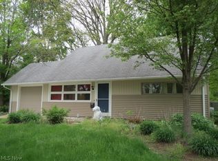 584 Woodmere Dr, Berea, OH 44017