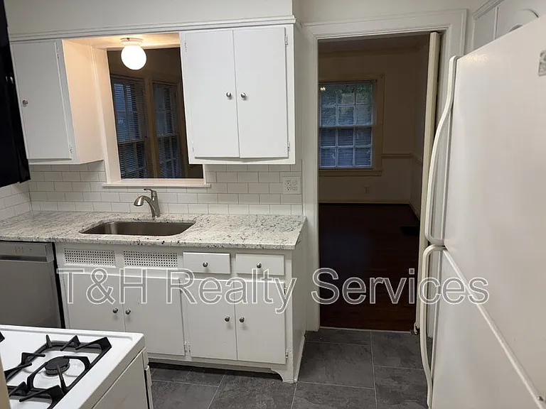 6061 N Park Ave — Photo 6