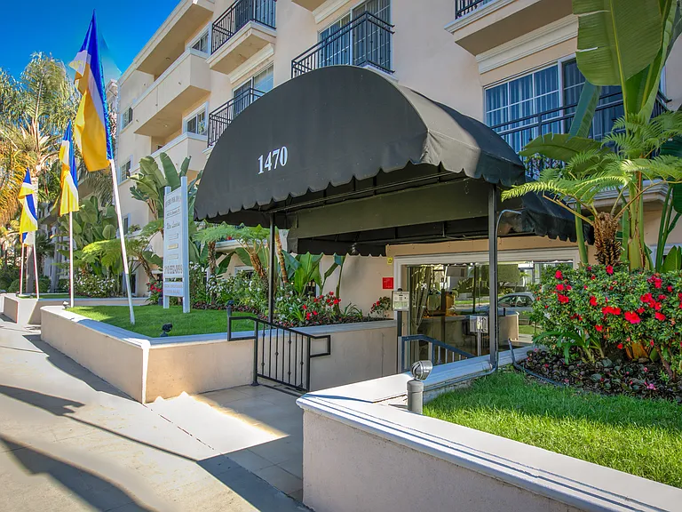 Beverly Park Towers — Photo 1