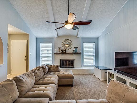4th image of 2524 Laurel Ln