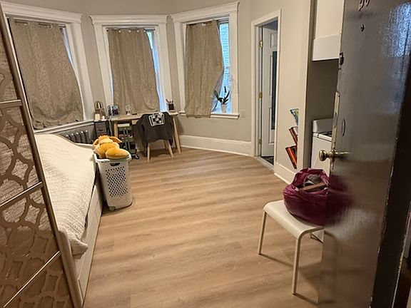 5th image of 38 Hemenway St APT 28