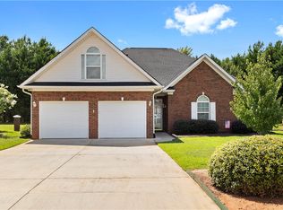 152 Camelot Dr, Seneca, SC 29672