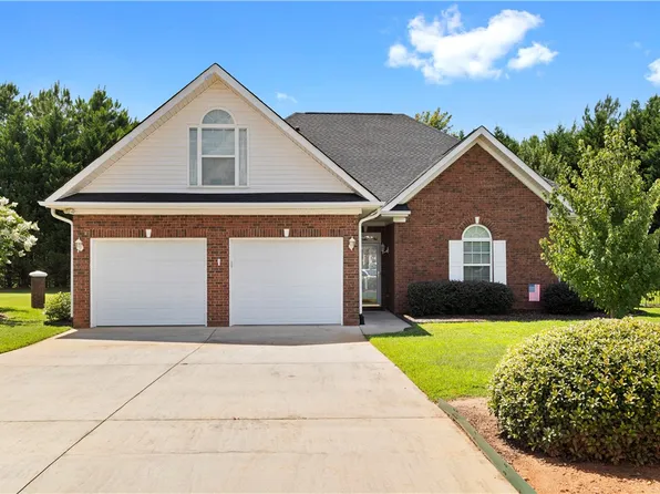 152 Camelot Dr, Seneca, SC 29672