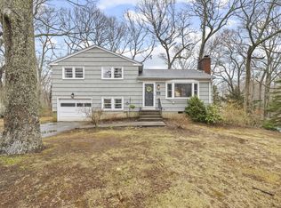 11 Patricia Ct, Gales Ferry, CT 06335