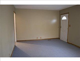 5th image of 1921 Bergan St