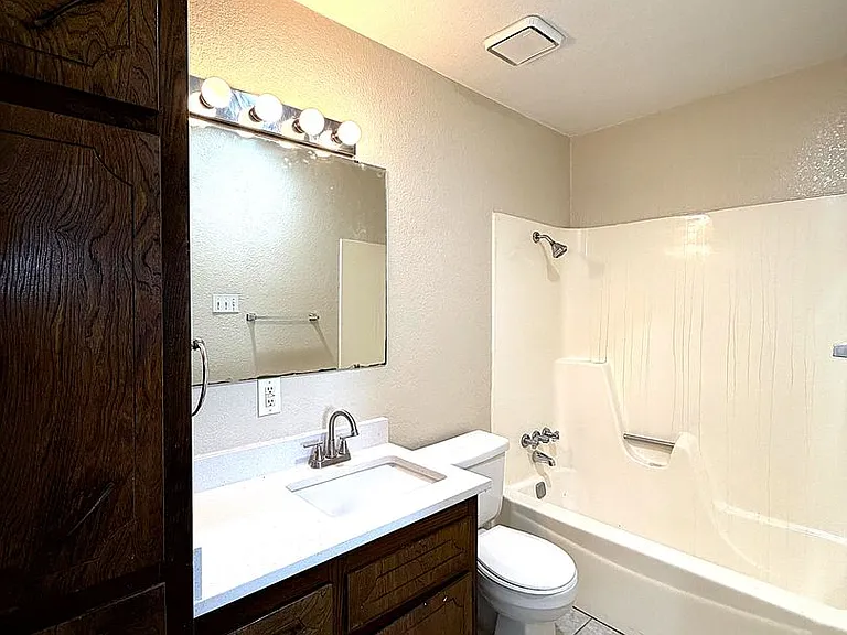 2302 Wales Cir — Photo 9
