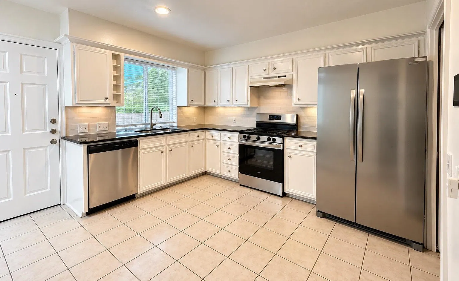 3 bed, 2.0 bath, 1714 sqft, $1,845 — Photo 1