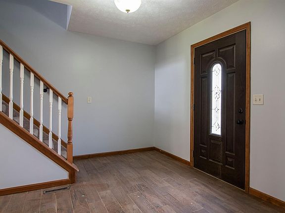 3rd image of 5670 Sebastian Ln