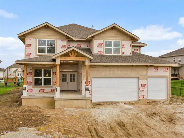 9295 Carbondale St, Lenexa, KS 66227