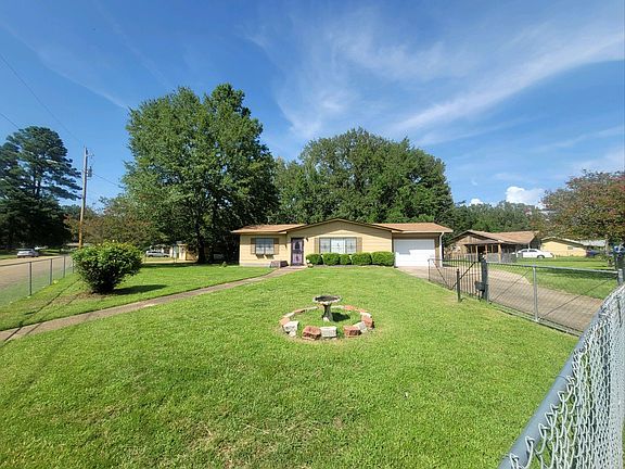 Beautiful front view of home.