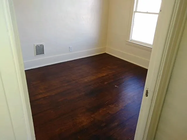 913-915 Springate St #2 — Photo 10