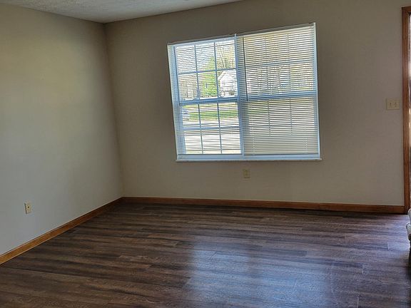 4th image of 754 Village Dr #754