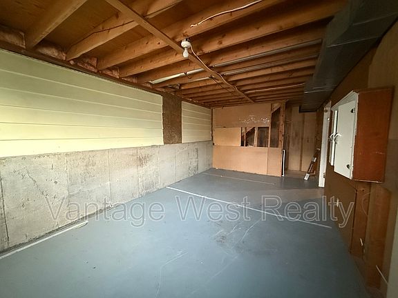 4th image of 1097 Monterey Ct