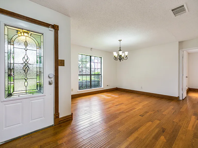 1607 Heather Glen Ct — Photo 14