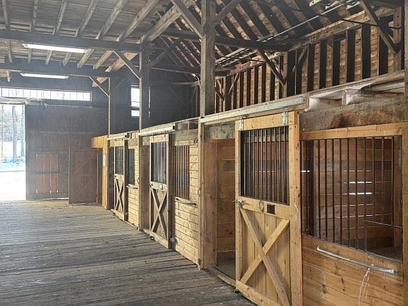 5th image of 198 N End Rd