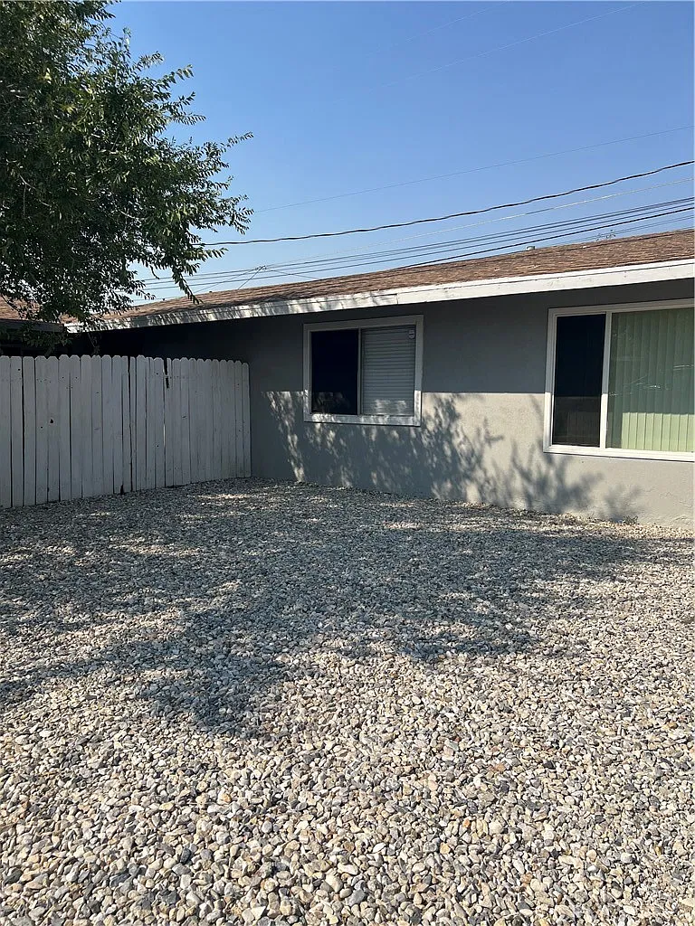 3 bed, 1170 sqft, $1,950 — Photo 1