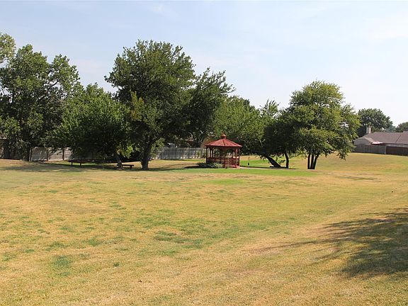 5th image of 2512 Glenmore Dr